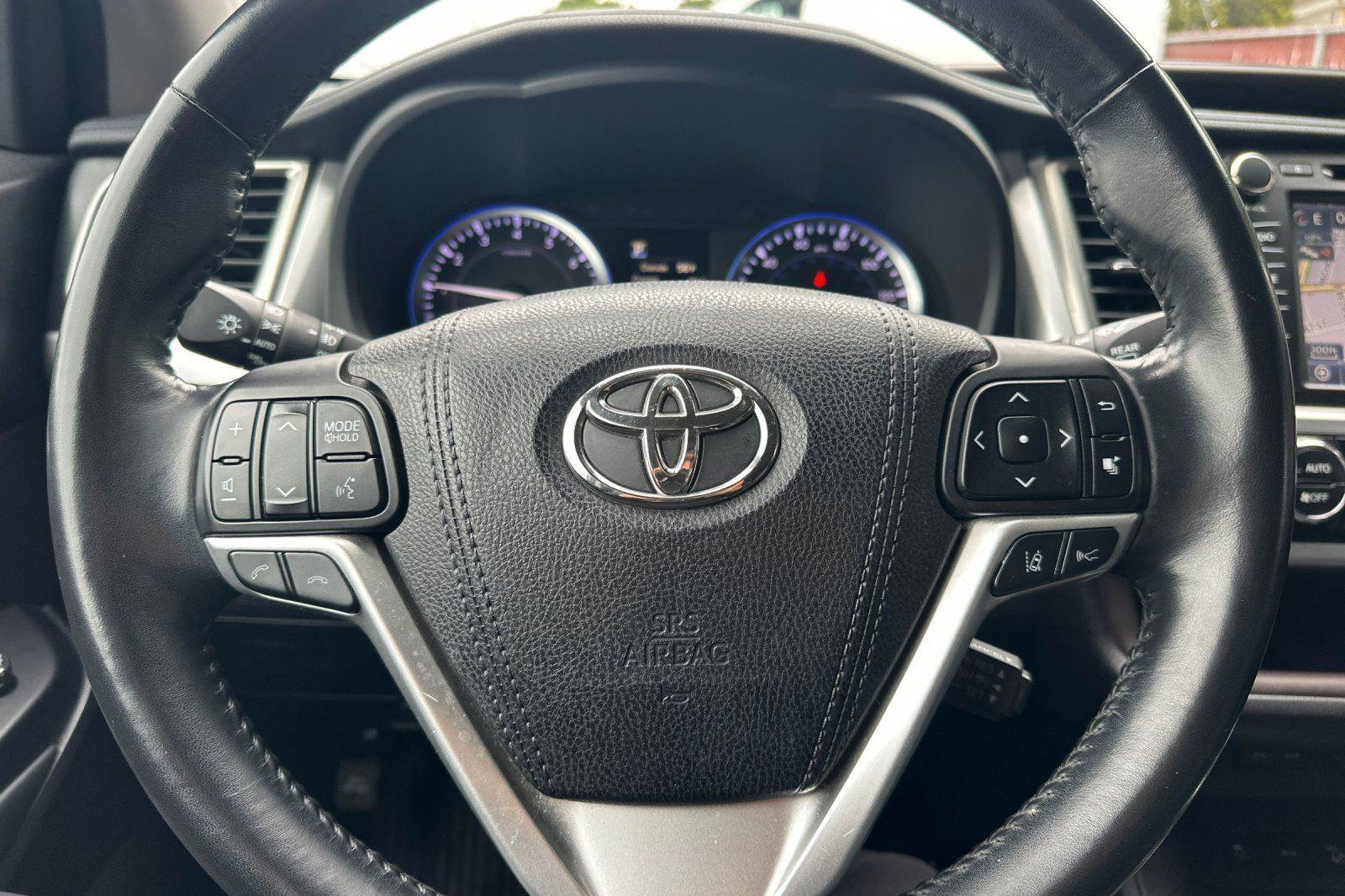 Used 2018 Toyota Highlander Limited image 21