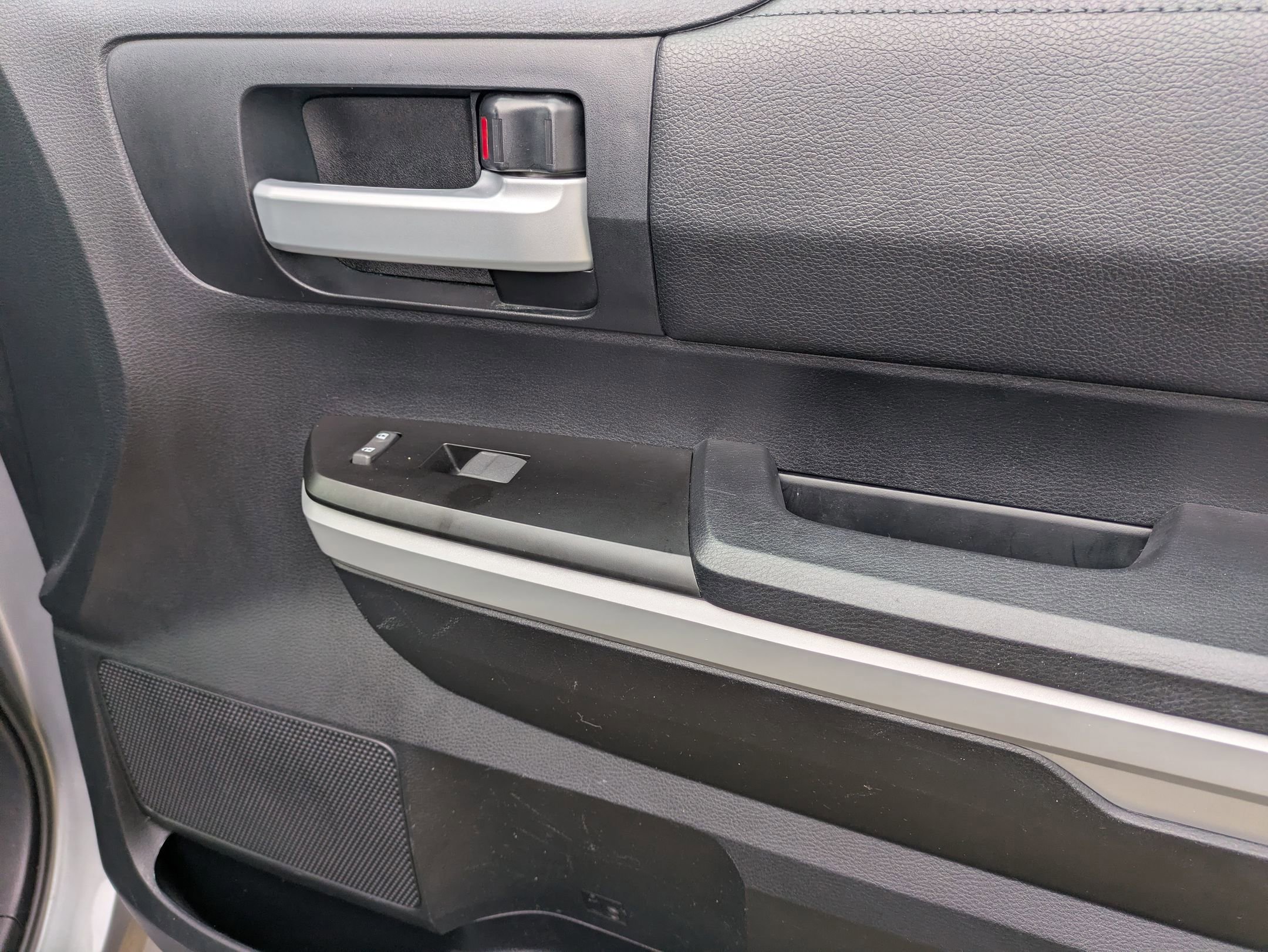 Used 2018 Toyota Tundra SR5 w/ SR5 Upgrade Package image 33