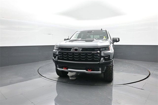 Used 2023 Chevrolet Silverado 1500 ZR2 image 3