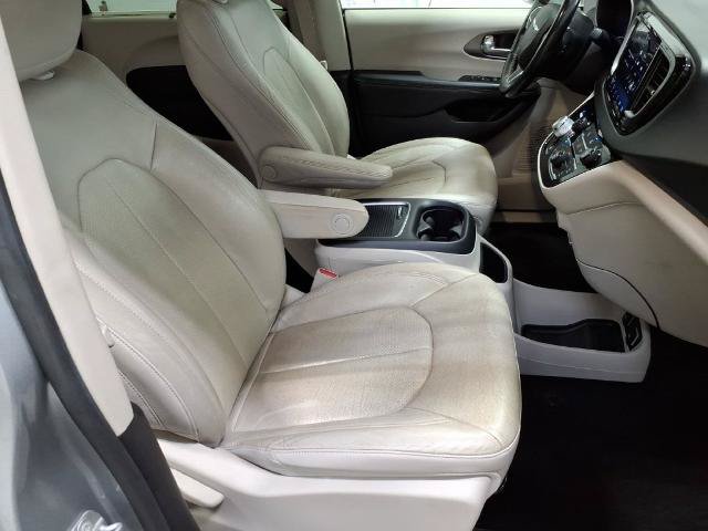 Used 2021 Chrysler Pacifica Touring-L FWD image 18