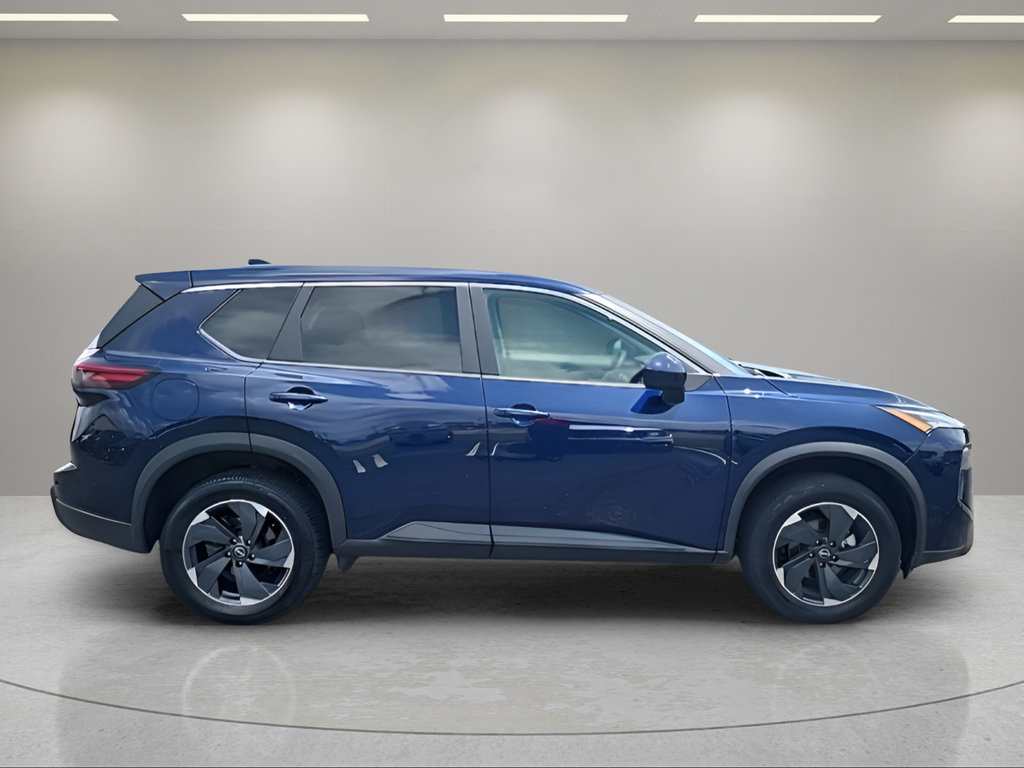 Used 2025 Nissan Rogue SV AWD/4WD image 9