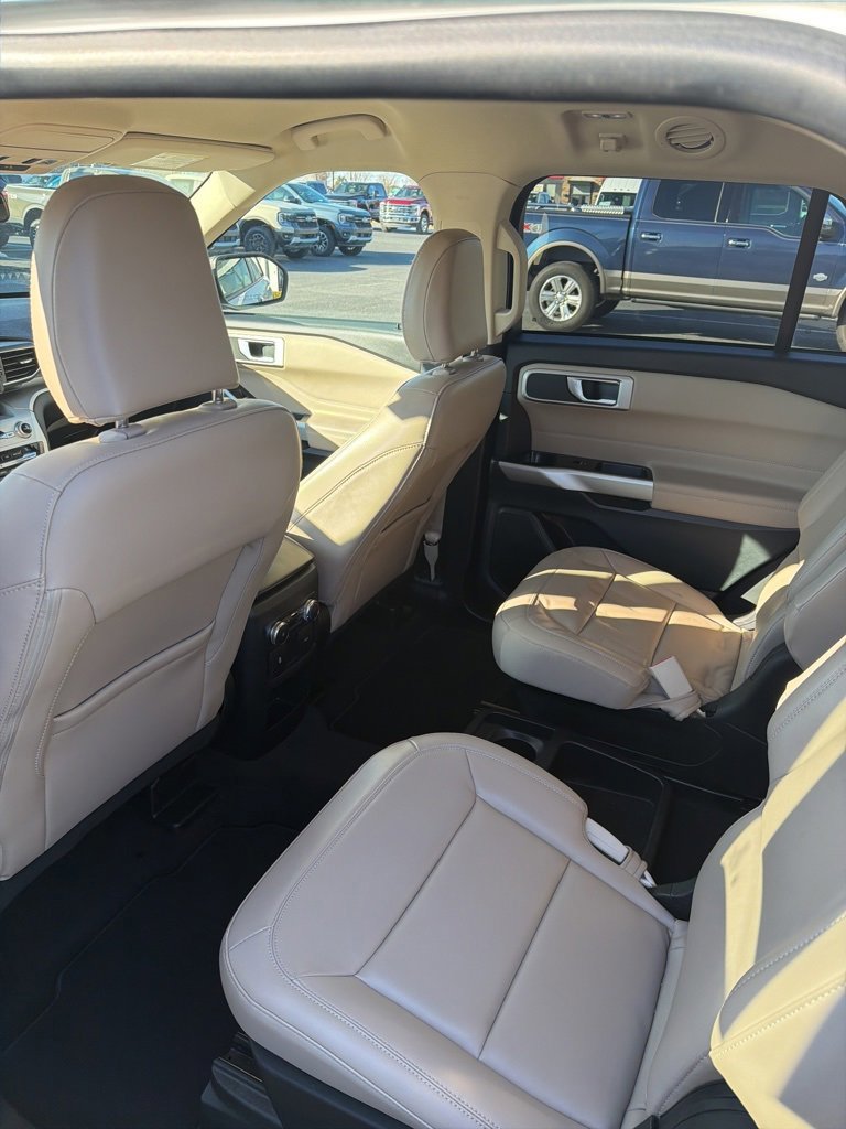 Certified 2021 Ford Explorer XLT w/ Equipment Group 202A image 4