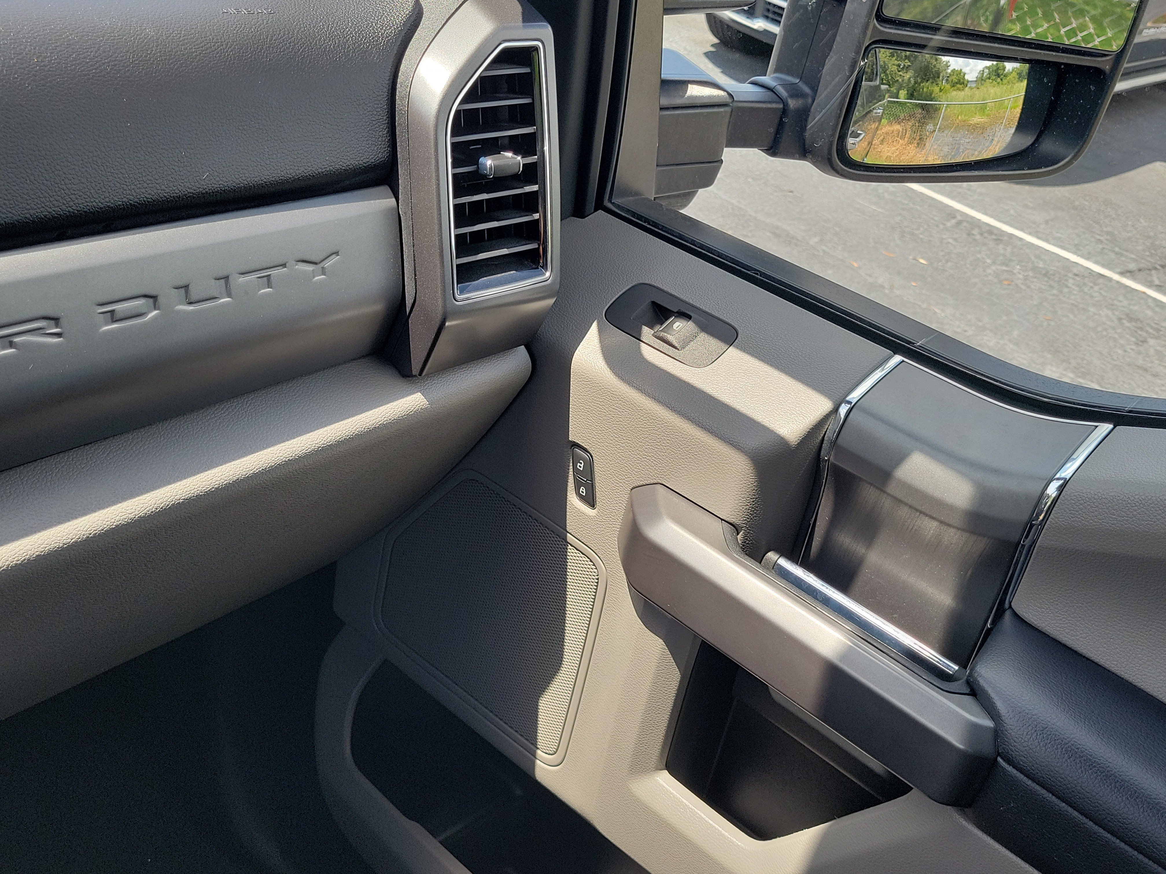 Certified 2020 Ford F250 XLT w/ XLT Premium Package AWD/4WD image 27