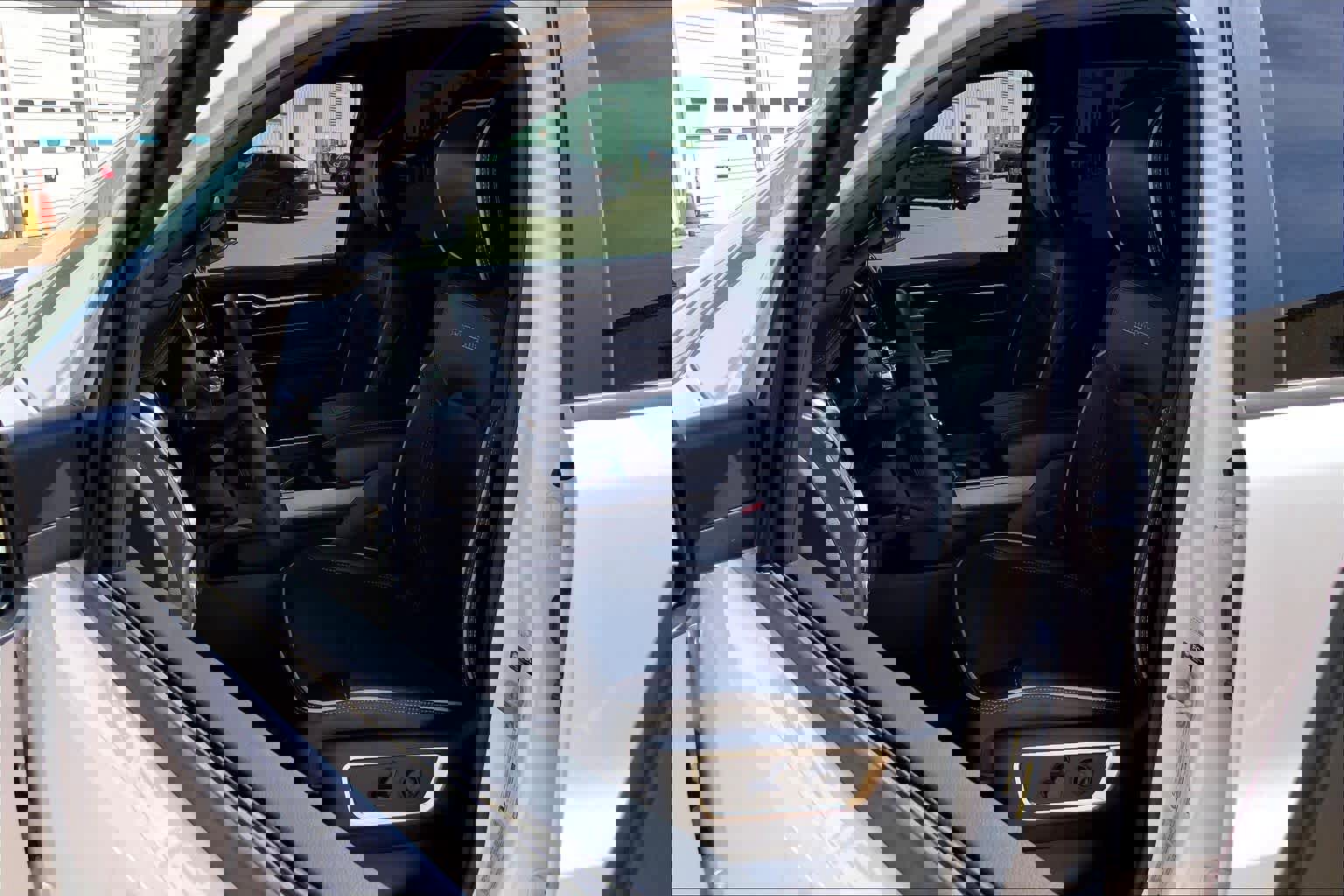 Used 2025 RAM 1500 Laramie w/ Laramie Southwest Edition image 8