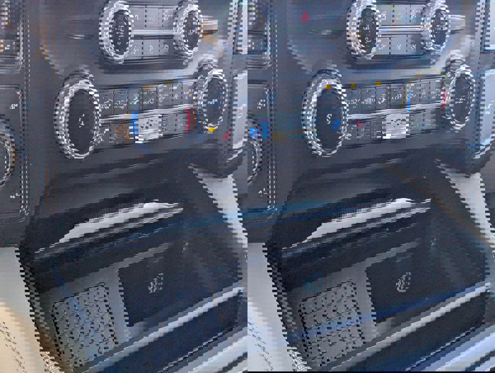 Certified 2026 Ford F250 Platinum w/ Platinum Plus Package AWD/4WD image 25