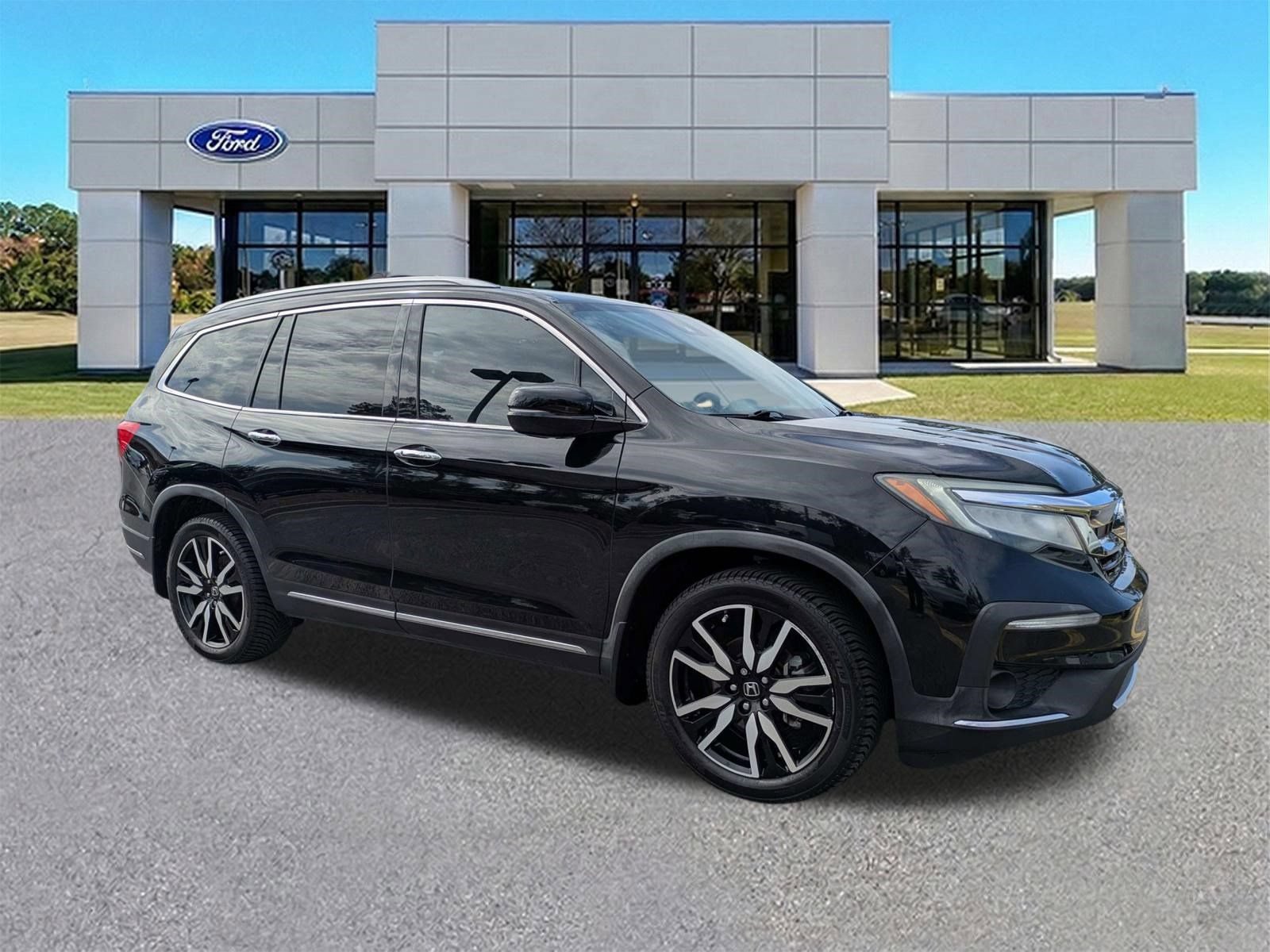 Used 2020 Honda Pilot Touring image 1