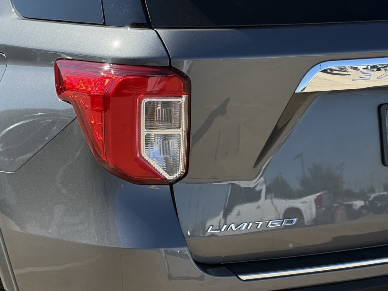 Certified 2022 Ford Explorer Limited w/ Equipment Group 301A RWD image 7