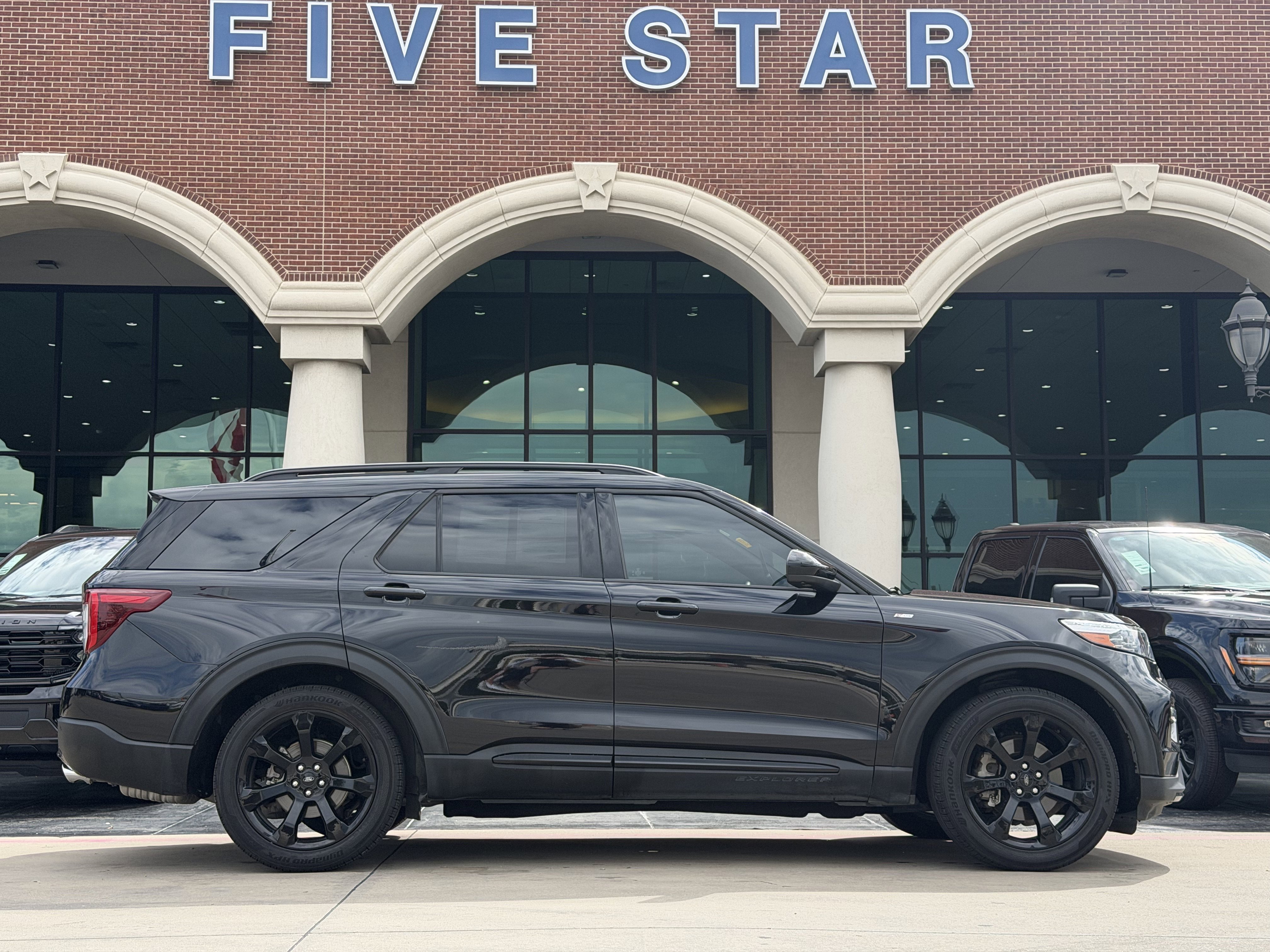Certified 2022 Ford Explorer ST-Line w/ Class IV Trailer Tow Package RWD image 3