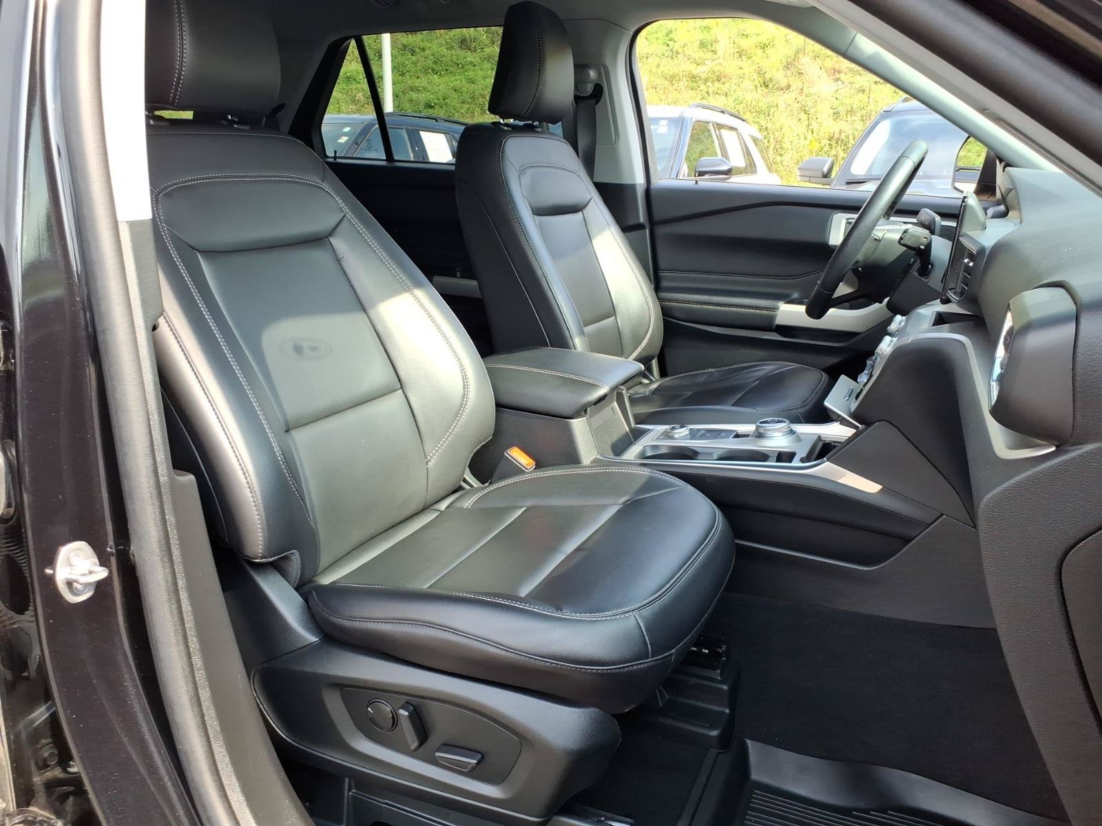 Certified 2023 Ford Explorer XLT w/ Equipment Group 202A AWD/4WD image 8