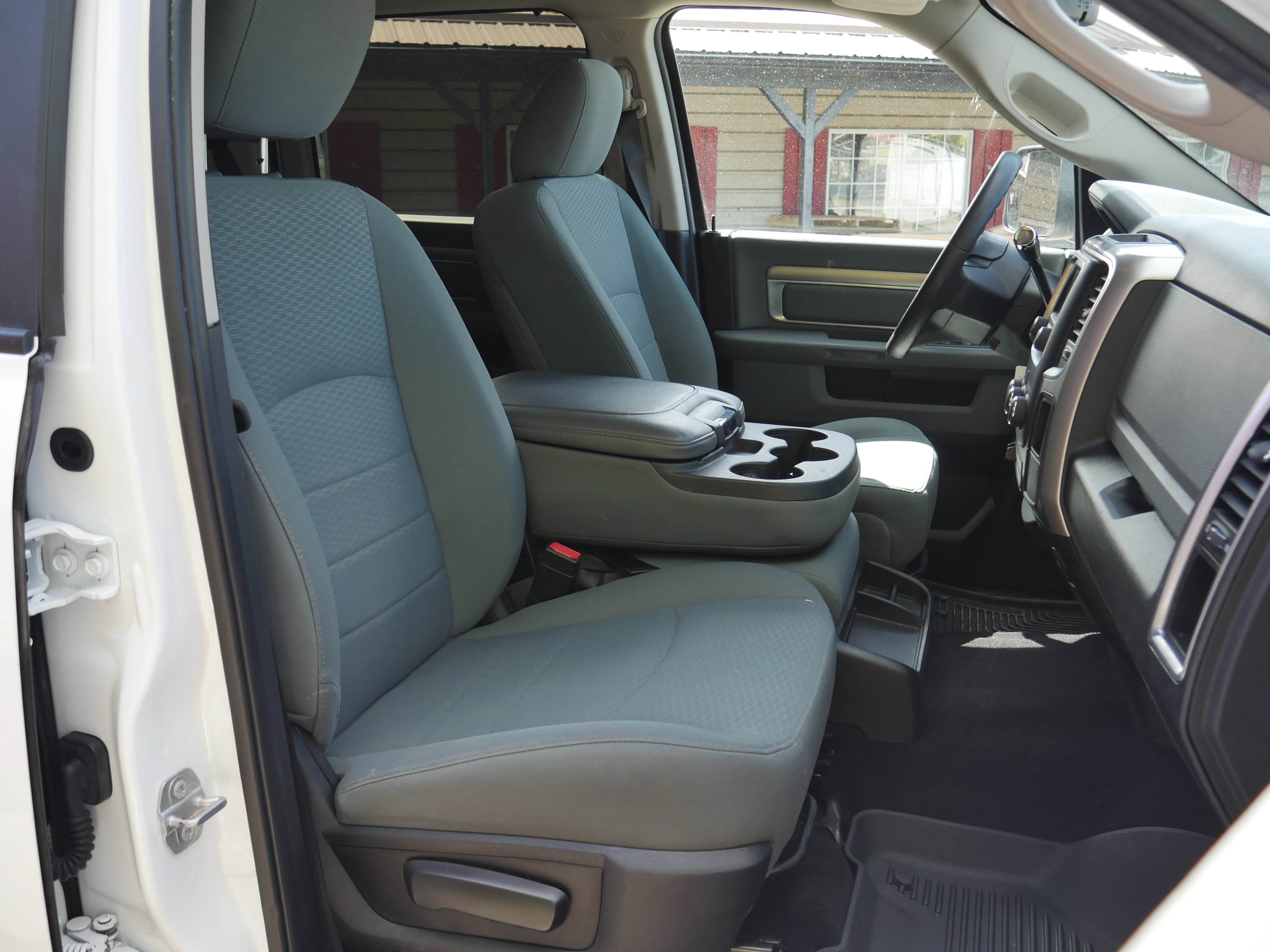 Used 2018 RAM 3500 SLT AWD/4WD image 25