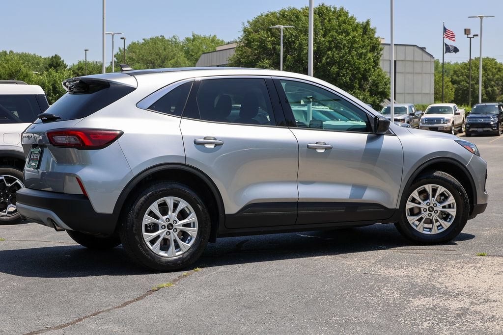 Certified 2023 Ford Escape Active FWD image 17