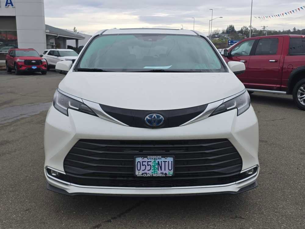 Used 2021 Toyota Sienna XLE image 8