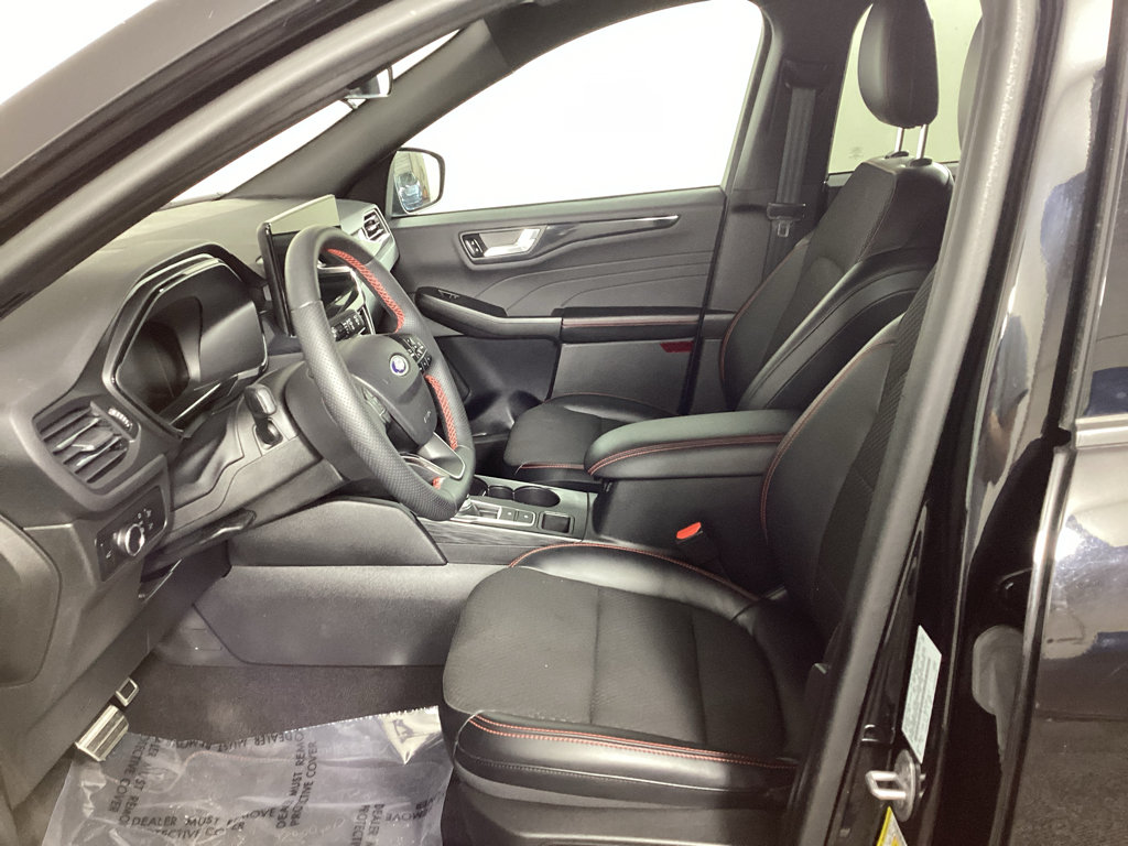 Certified 2023 Ford Escape ST-Line w/ Tech Pack #1 AWD/4WD image 17