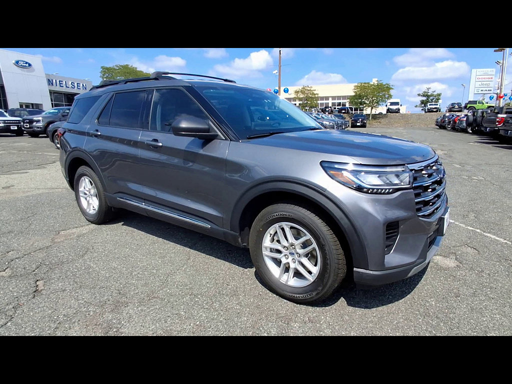 Certified 2025 Ford Explorer Active AWD/4WD image 2