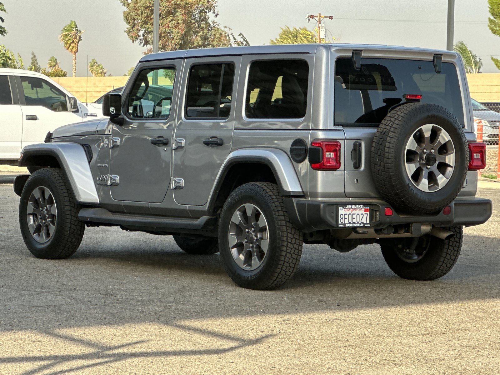 Used 2018 Jeep Wrangler Unlimited Sahara w/ Safety Group image 3