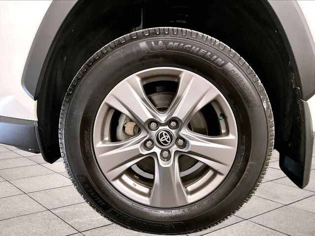 Used 2022 Toyota RAV4 XLE w/ XLE Grade Weather Package AWD/4WD image 8