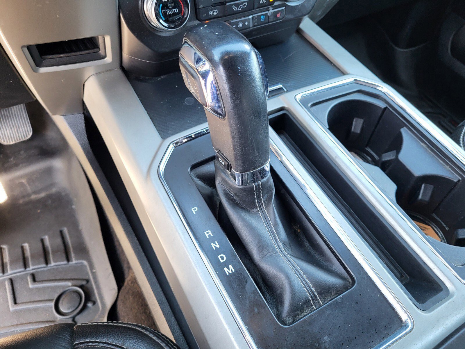 Certified 2019 Ford F150 Lariat w/ Equipment Group 502A Luxury image 26