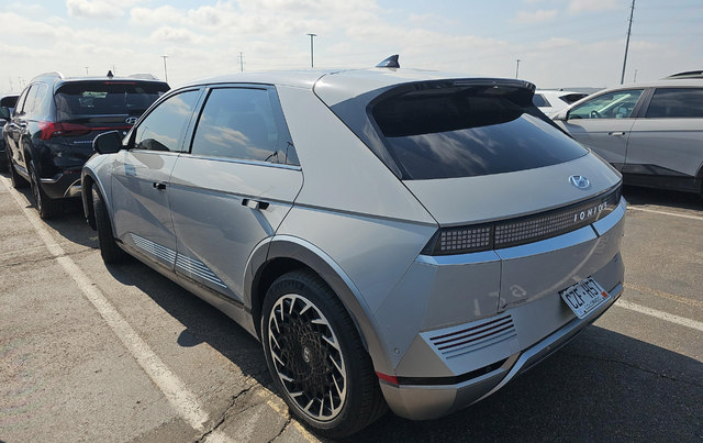 Used 2024 Hyundai Ioniq 5 Limited AWD/4WD image 4