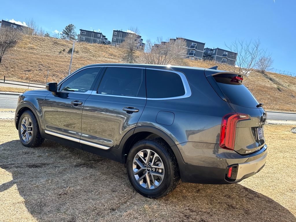 Used 2024 Kia Telluride LX image 3