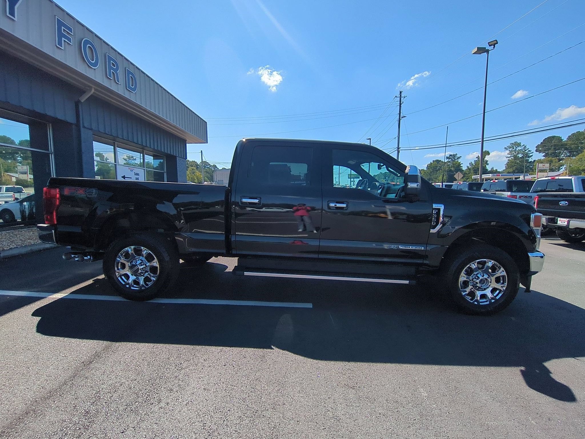 Certified 2022 Ford F350 Lariat w/ Lariat Ultimate Package AWD/4WD image 4