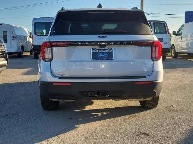 Certified 2025 Ford Explorer Active image 3