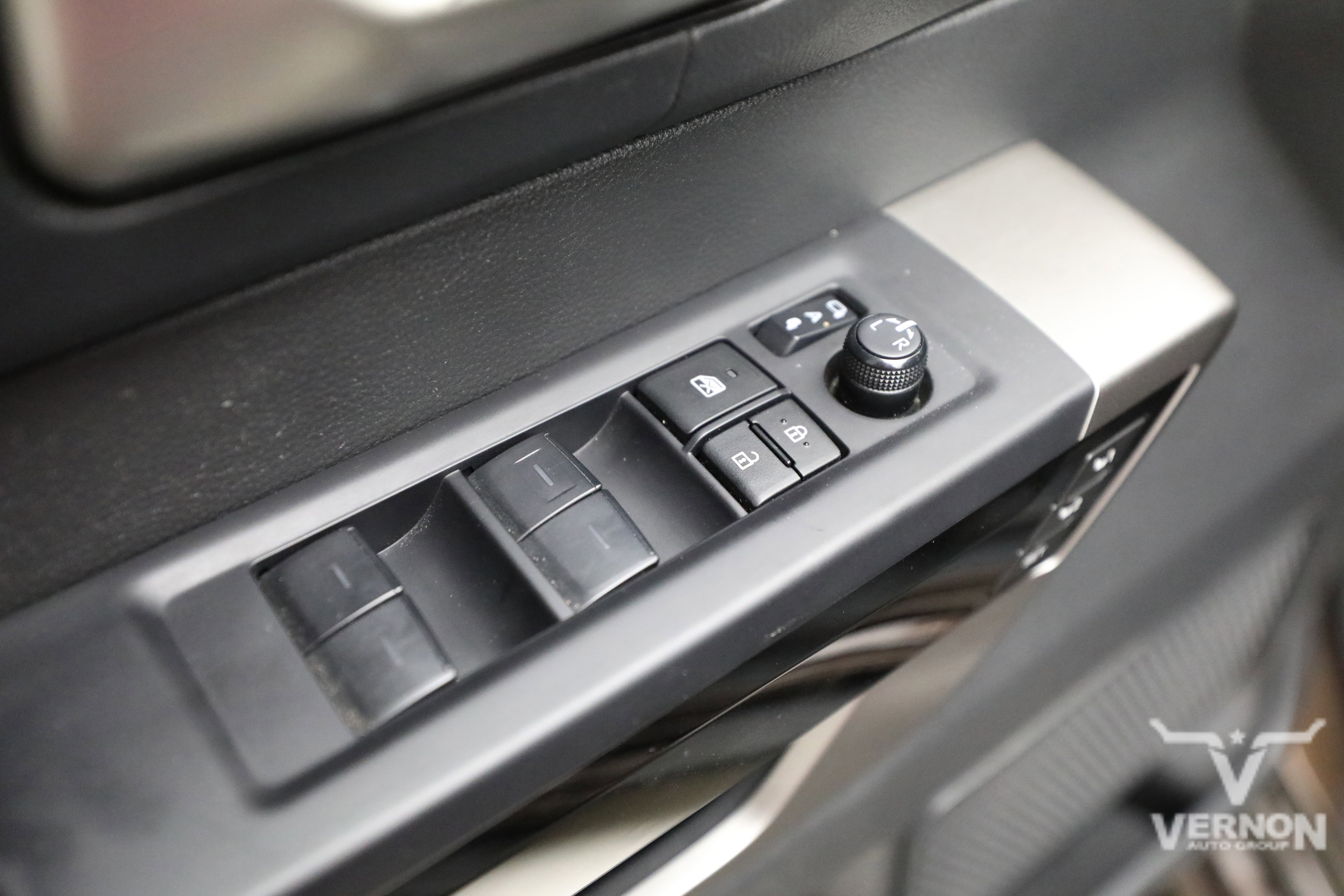 Used 2025 Toyota Tundra Limited w/ Power Package AWD/4WD image 18