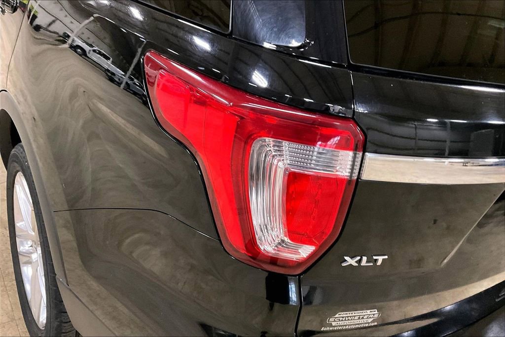 Certified 2017 Ford Explorer XLT w/ Equipment Group 202A AWD/4WD image 29