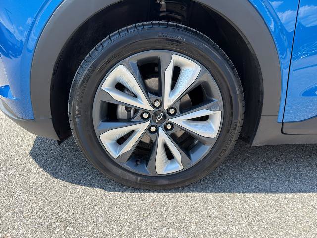Used 2022 Chevrolet Bolt EUV LT w/ Convenience Package FWD image 10