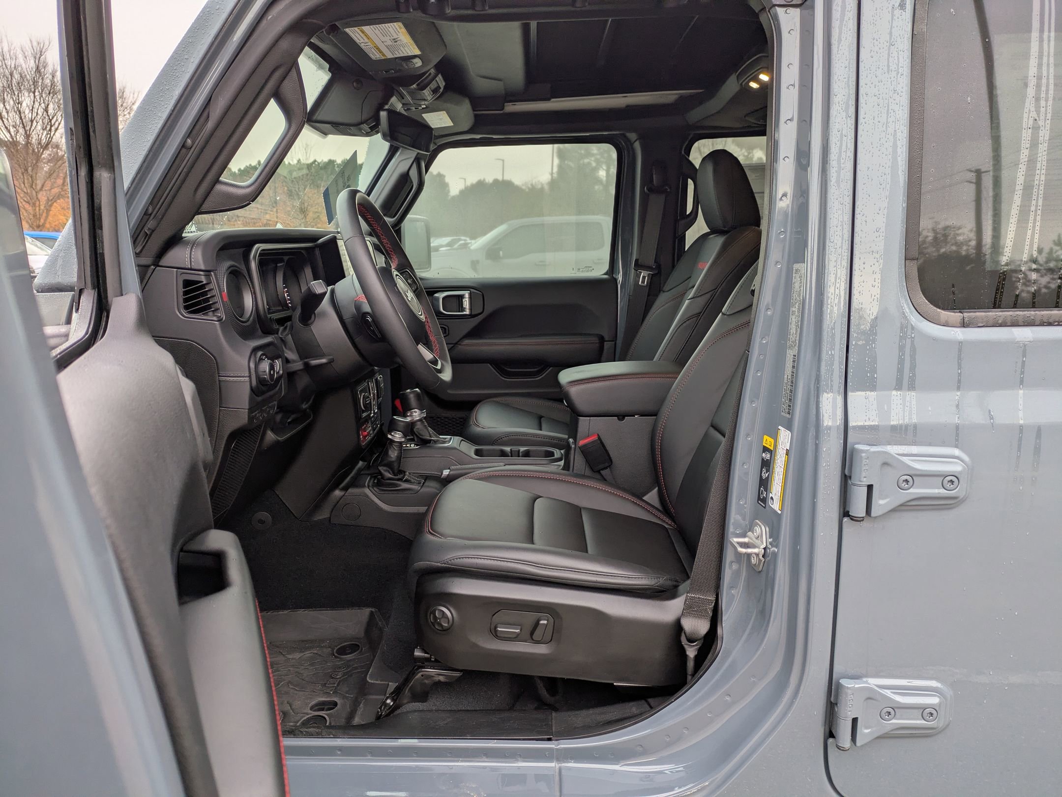 Used 2024 Jeep Wrangler Unlimited Rubicon w/ Technology Group image 13