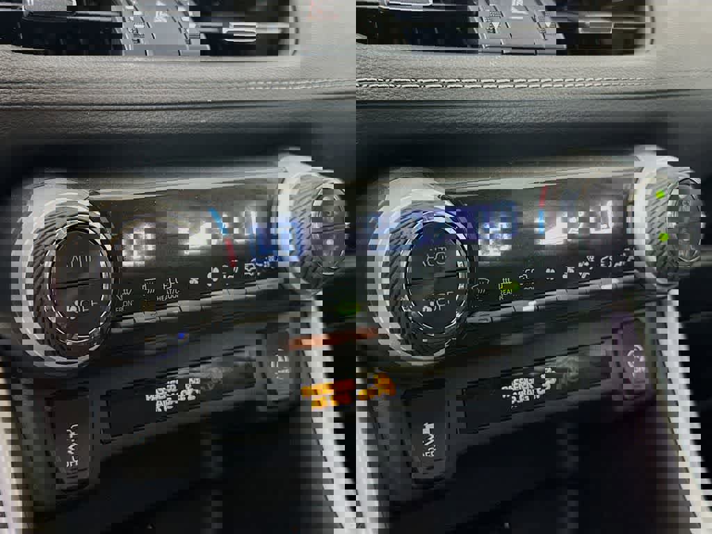 Used 2021 Toyota RAV4 XLE Premium image 21