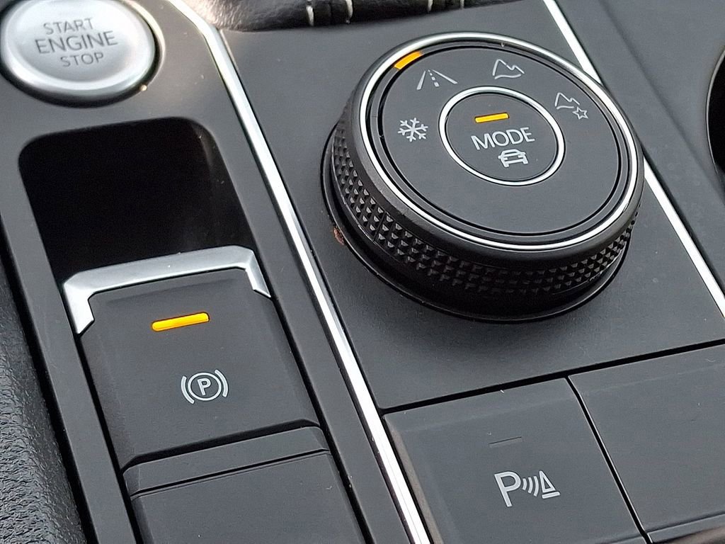 Used 2021 Volkswagen Atlas Cross Sport SE image 24