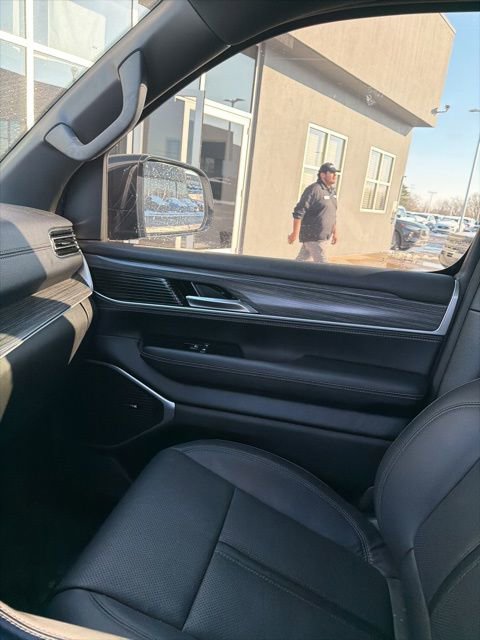 Used 2023 Jeep Wagoneer Series III w/ Preferred Equipment Group image 23