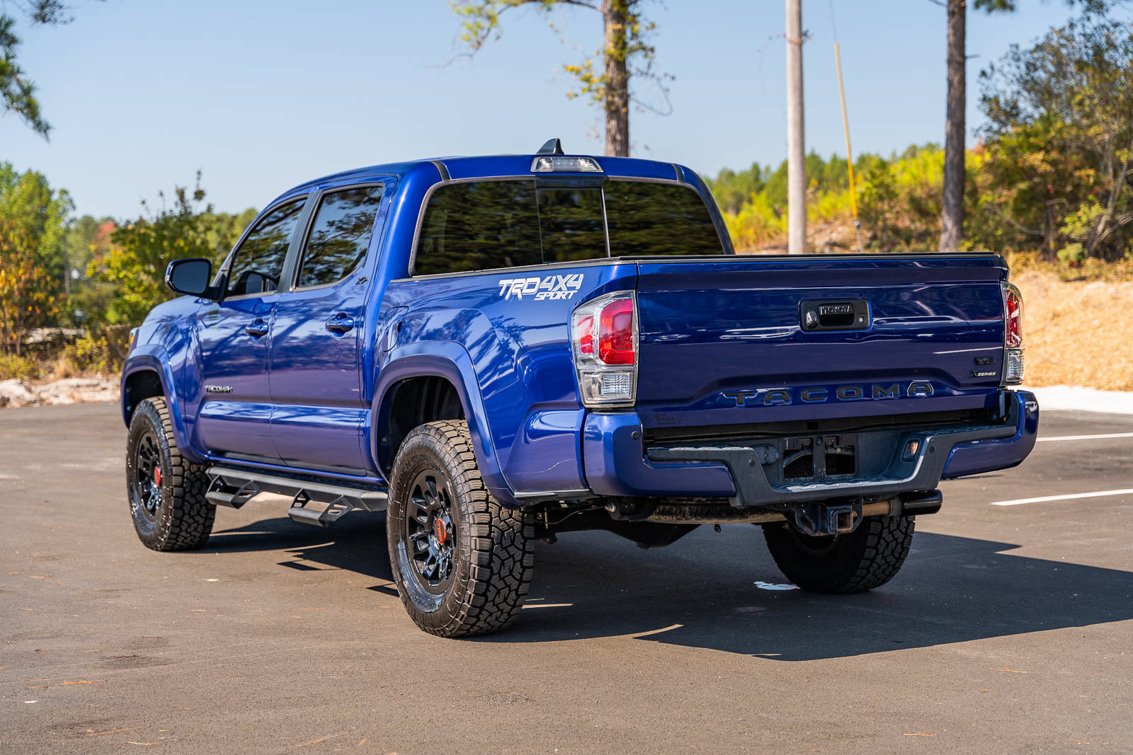 Used 2022 Toyota Tacoma TRD Sport w/ TRD Premium Sport Package AWD/4WD image 5
