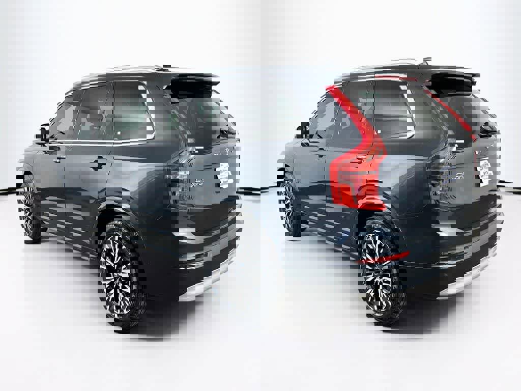 Used 2022 Volvo XC90 T5 Momentum w/ Advanced Package FWD image 4
