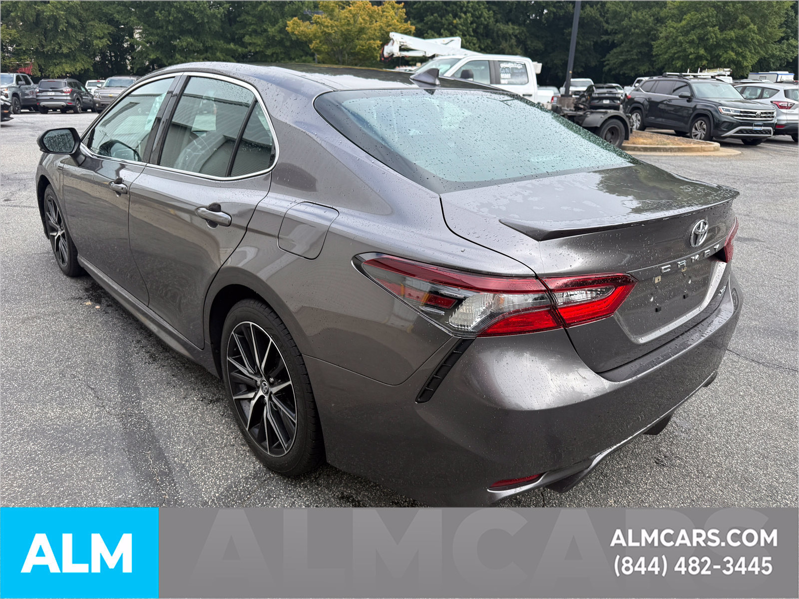 Used 2022 Toyota Camry SE w/ Convenience Package FWD image 10