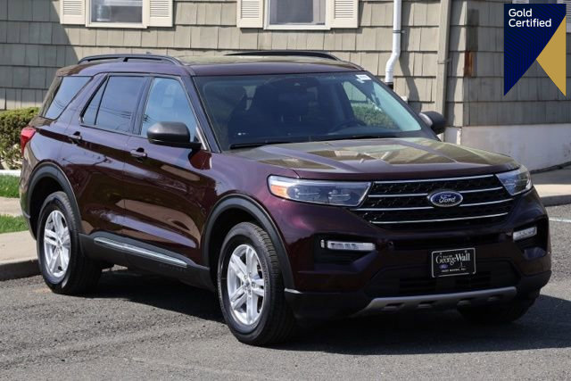 Certified 2022 Ford Explorer XLT w/ Equipment Group 202A image 1