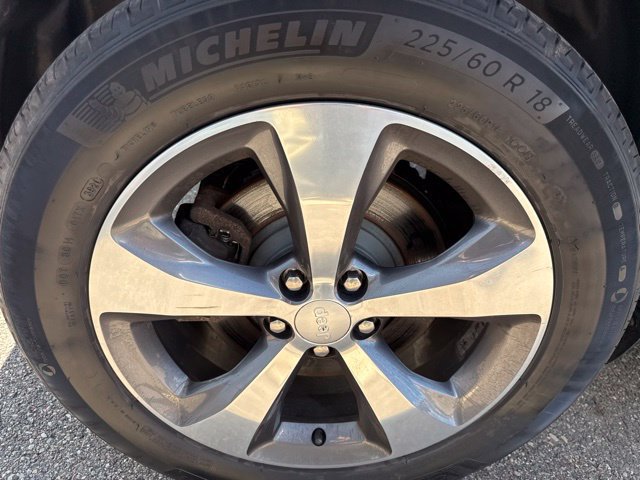Used 2019 Jeep Cherokee Limited AWD/4WD image 12