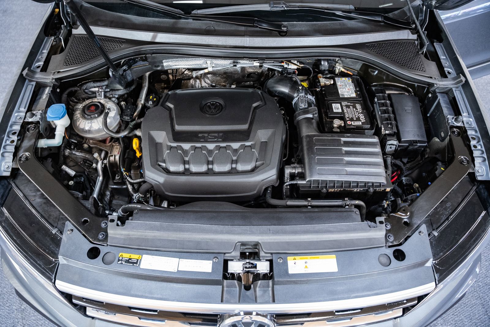 Used 2021 Volkswagen Tiguan SE R-Line image 19