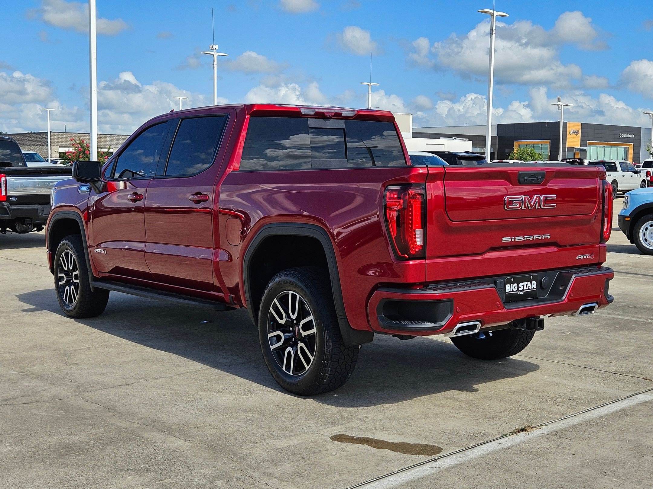 Used 2025 GMC Sierra 1500 AT4 w/ AT4 Premium Package AWD/4WD image 7