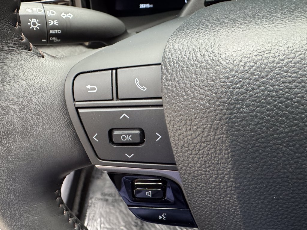 Used 2025 Toyota Camry XLE w/ Premium Plus Package AWD/4WD image 15