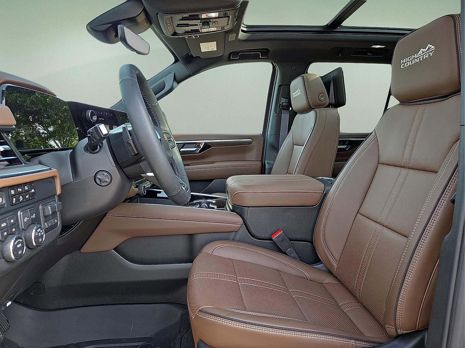 Used 2025 Chevrolet Tahoe High Country AWD/4WD image 15