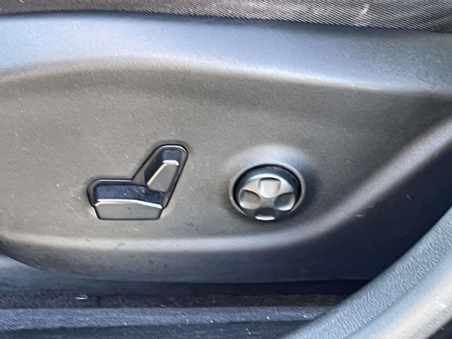 Used 2019 Jeep Cherokee Latitude Plus FWD image 16