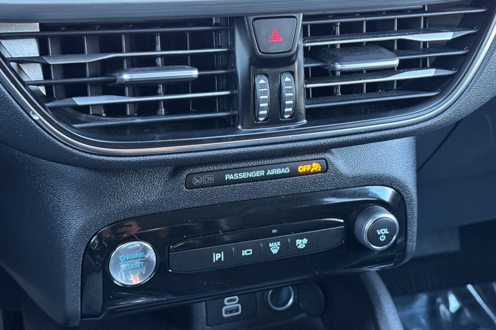 Certified 2025 Ford Escape SE w/ PHEV Premium Package FWD image 22