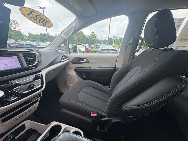 Used 2023 Chrysler Voyager LX FWD image 27