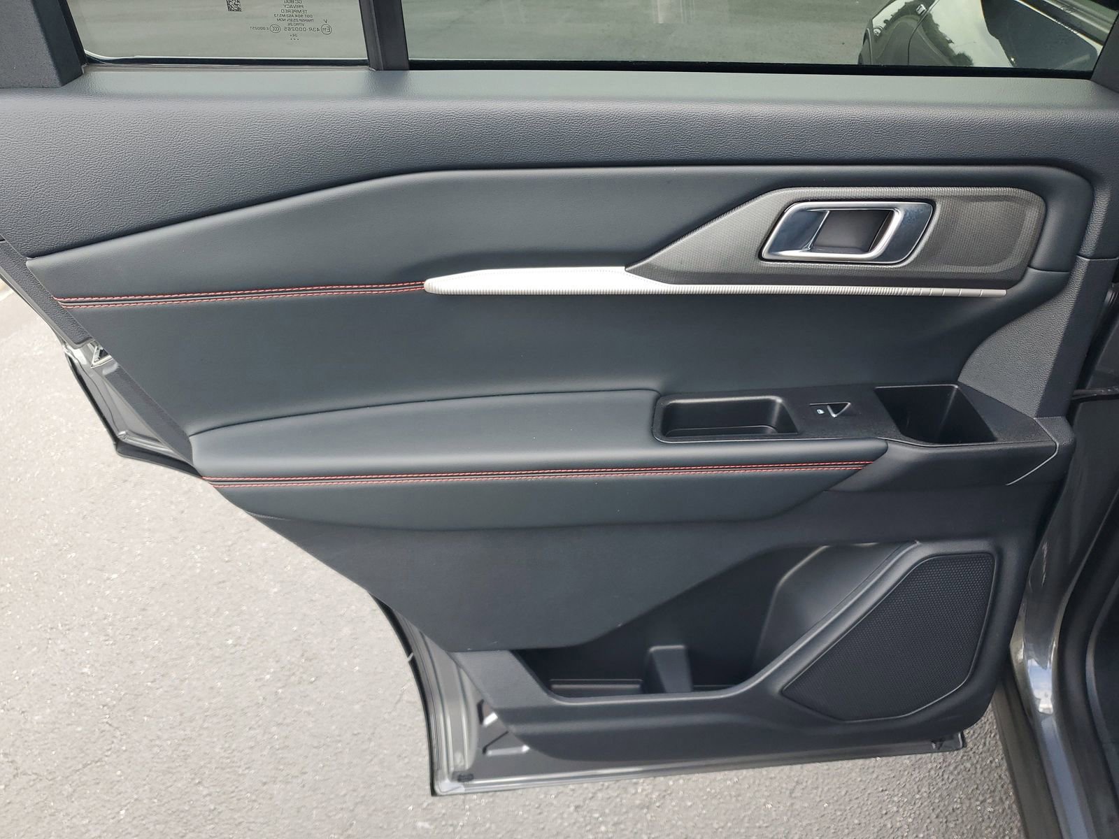 Certified 2025 Ford Explorer ST-Line w/ ST-Line Street Pack image 9