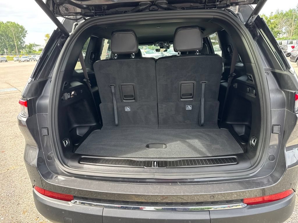 Used 2025 Jeep Grand Cherokee L Limited w/ Trailer Tow Package AWD/4WD image 26
