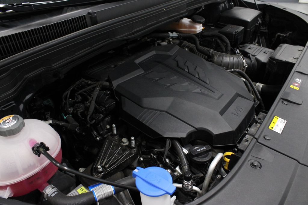 Used 2025 Kia Carnival FWD image 15