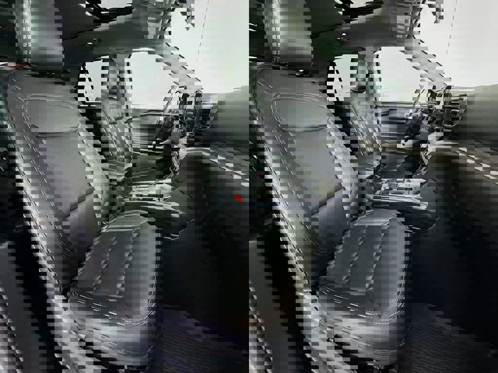 Certified 2020 Ford Explorer XLT w/ Equipment Group 202A image 18