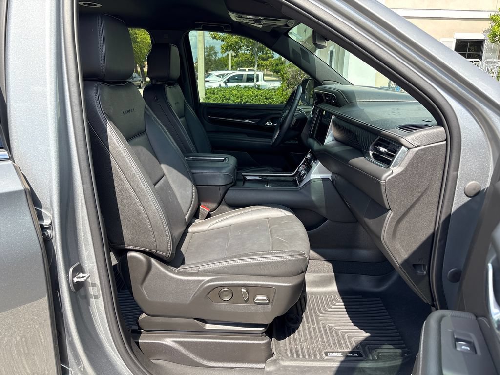 Used 2023 GMC Yukon XL Denali AWD/4WD image 6