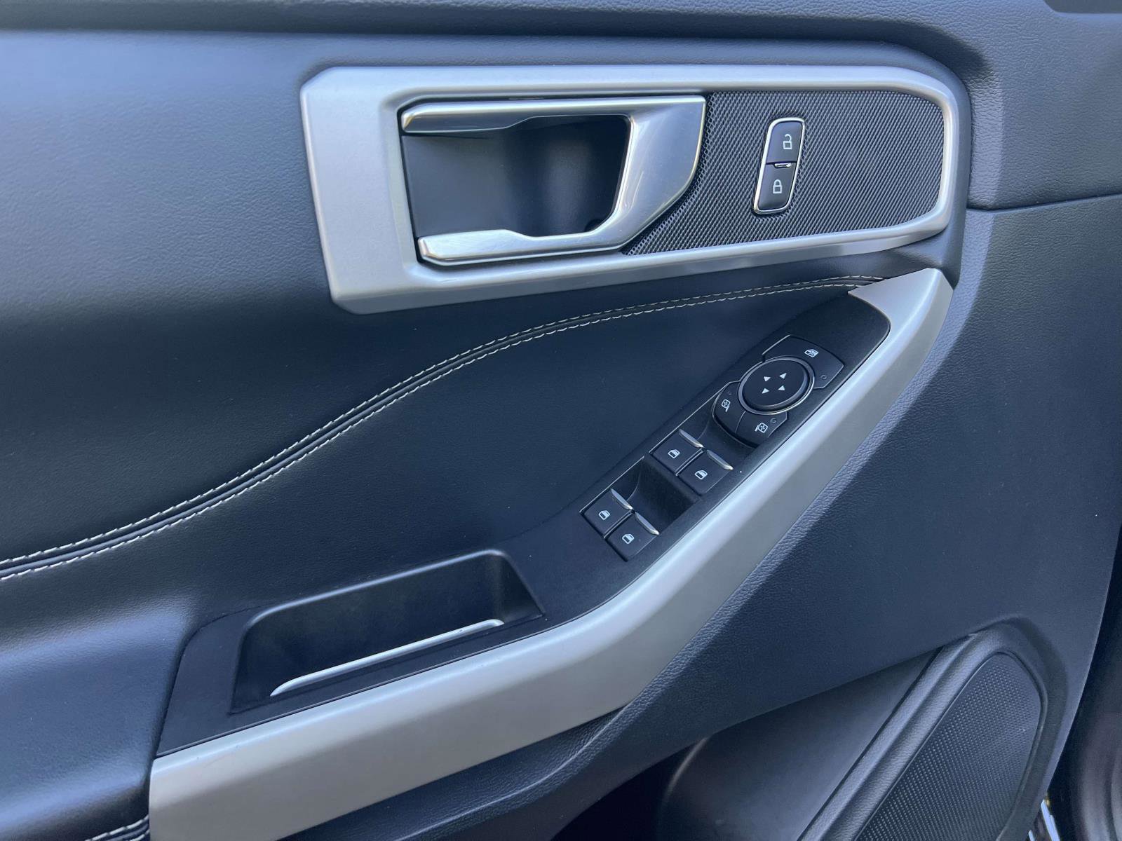 Certified 2022 Ford Explorer XLT image 16